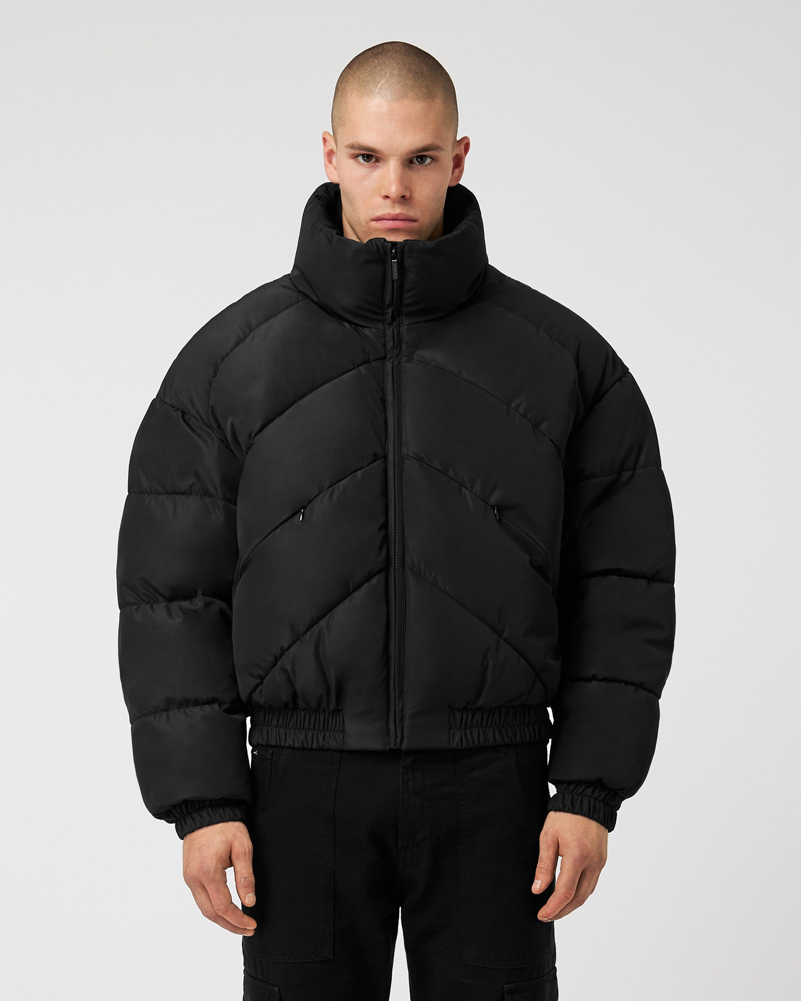 http://www.eightyfiveclo.com/cdn/shop/products/4248-22-1975-Cropped-Puffer-Jacket_3.jpg?v=1703177922