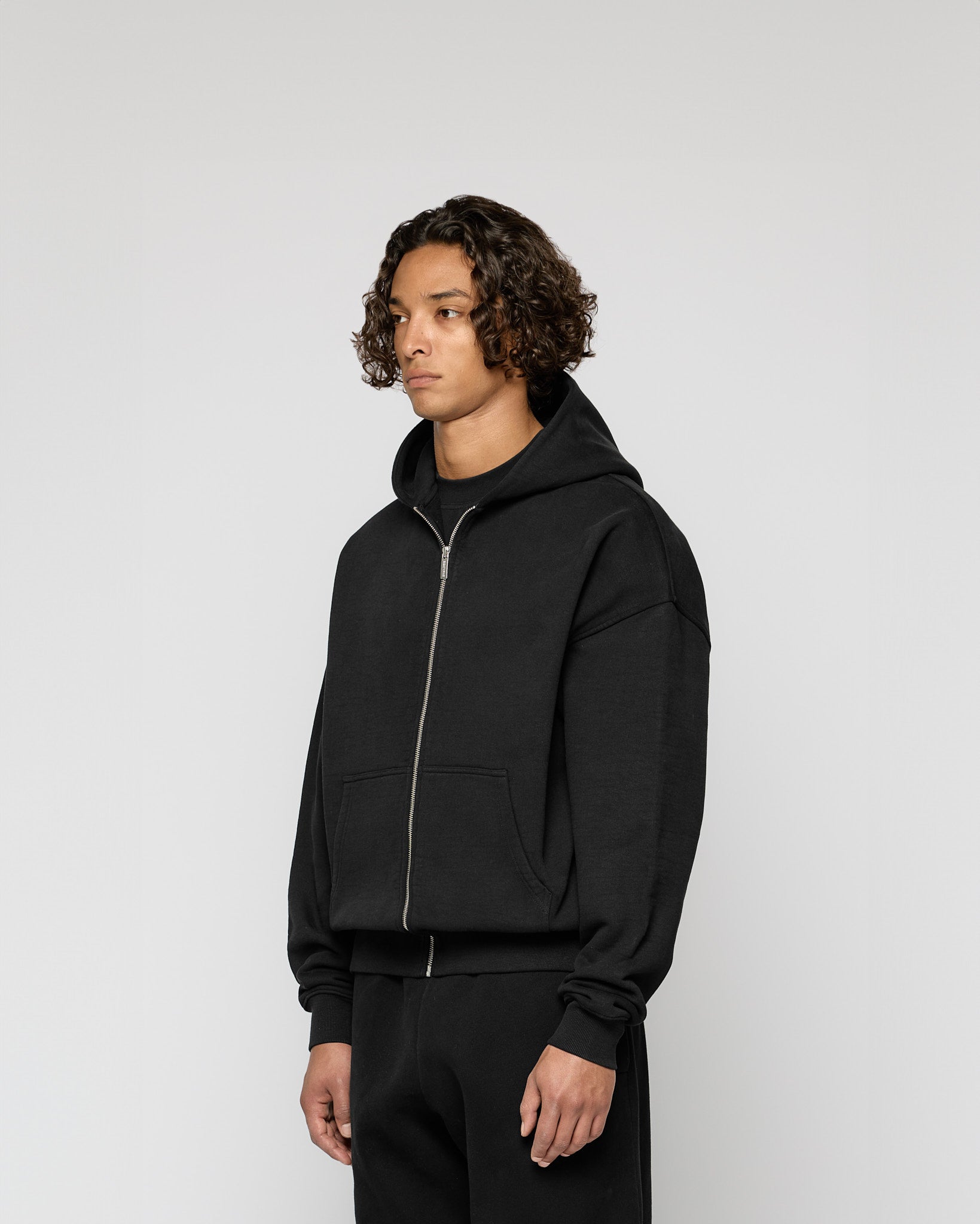 MOUSSY OVERSIZED ジップアップフーディ　ブラック MOUSSY | OVERSIZED ジップアップフーディ (スウェット