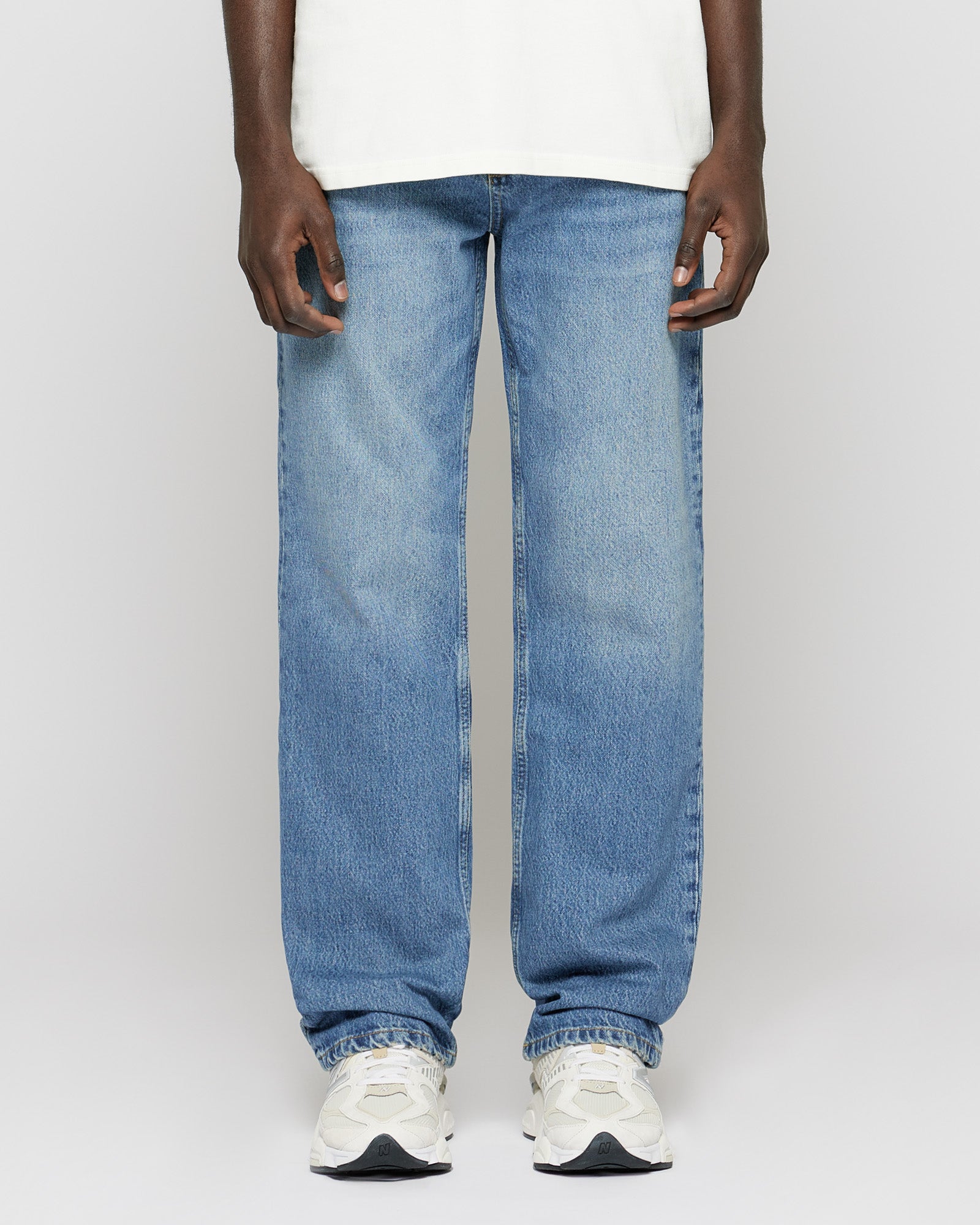 Distressed Basic Jeans