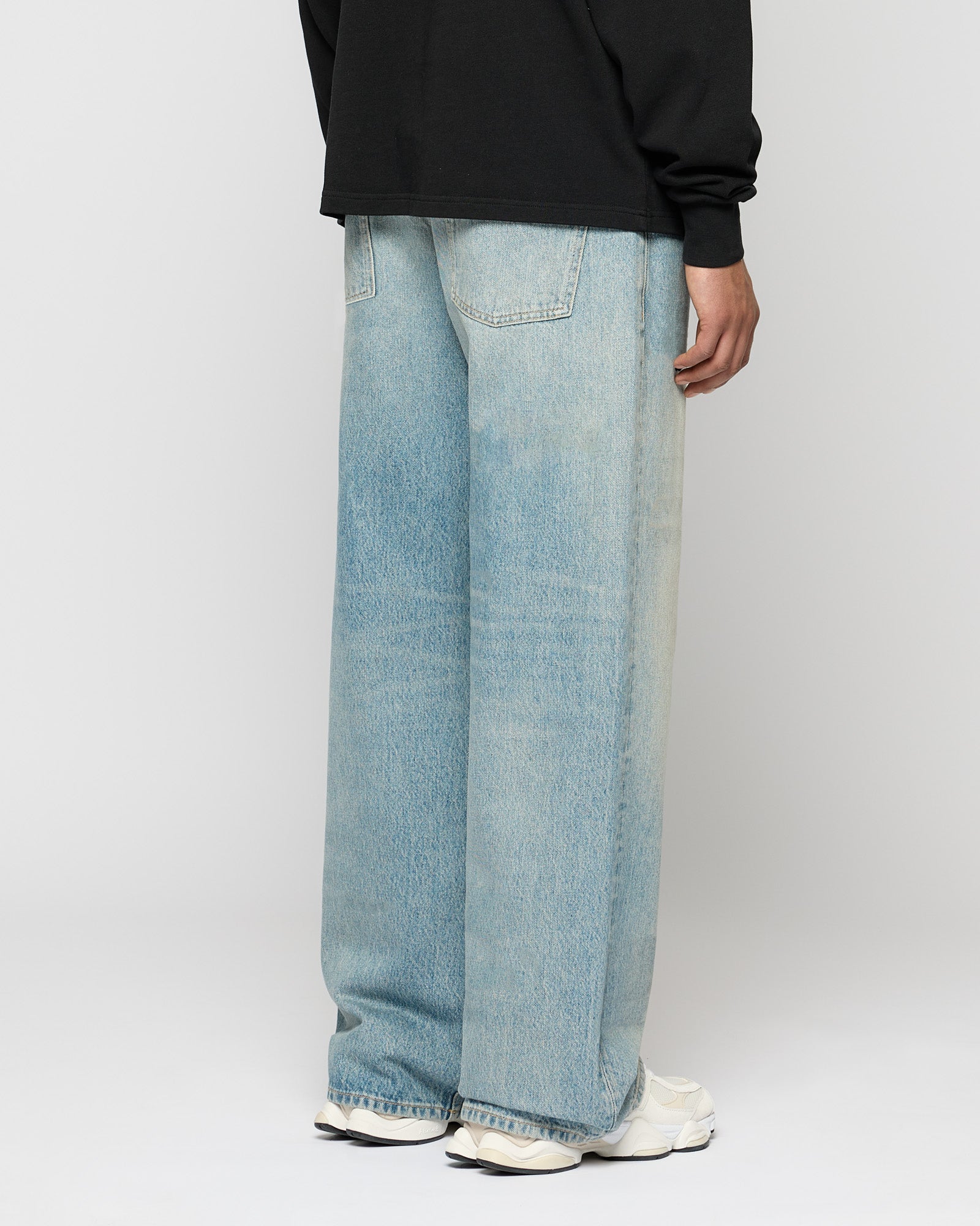 Loose basic jeans