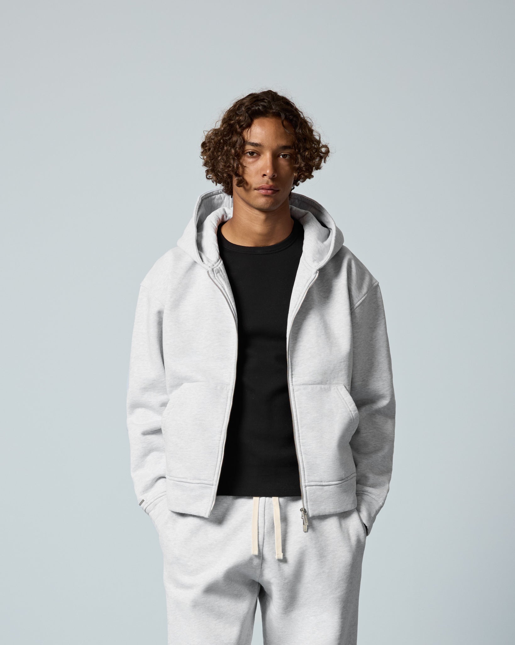 新品未使用　STRONG 005 BROKEN HOODIE Mサイズ　gray STRONG 005 BROKEN HOODIE (GREY)