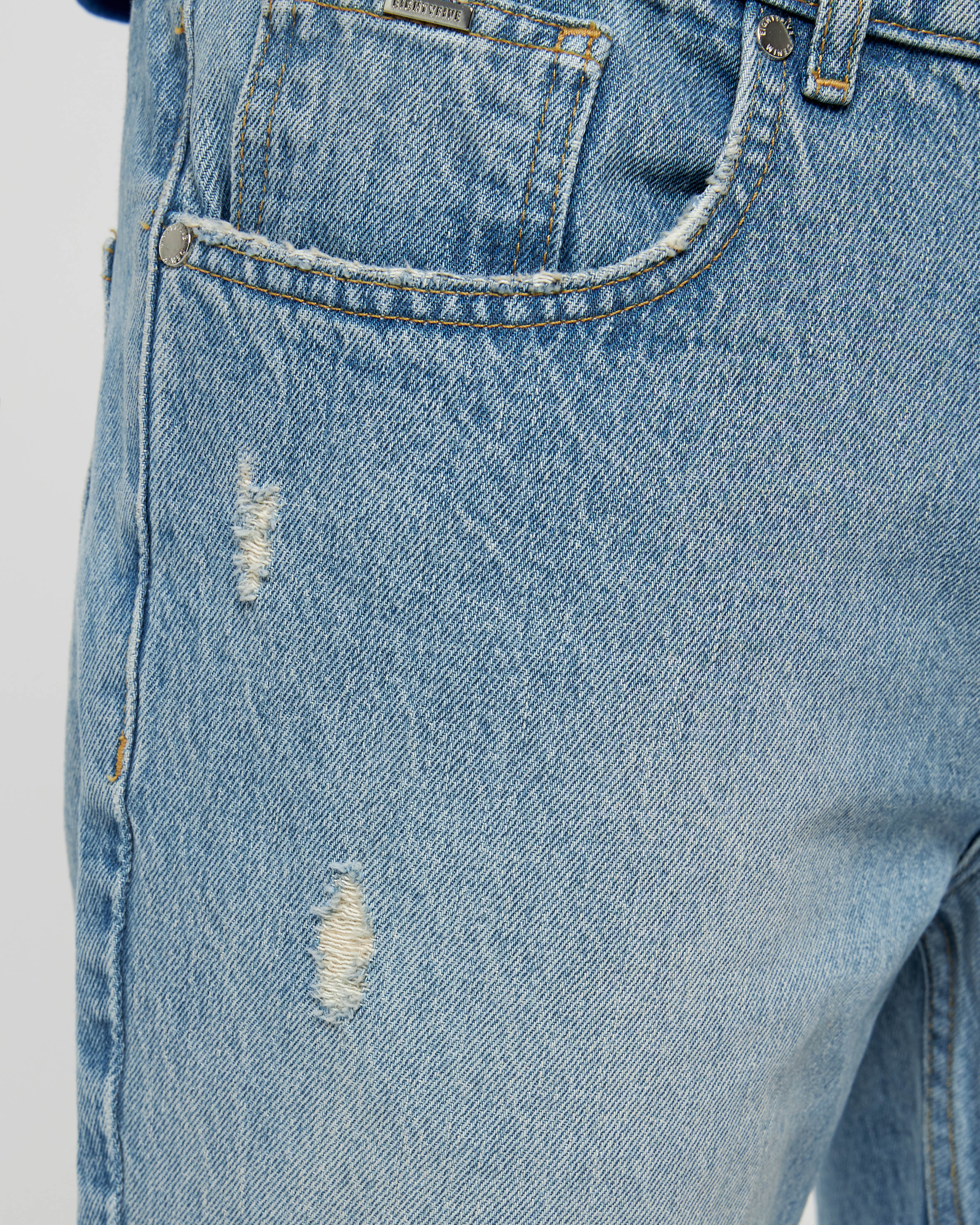 Distressed Zipped Jeans